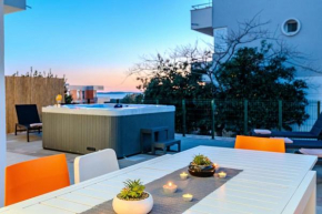 Aura, modern apartment with private jacuzzi